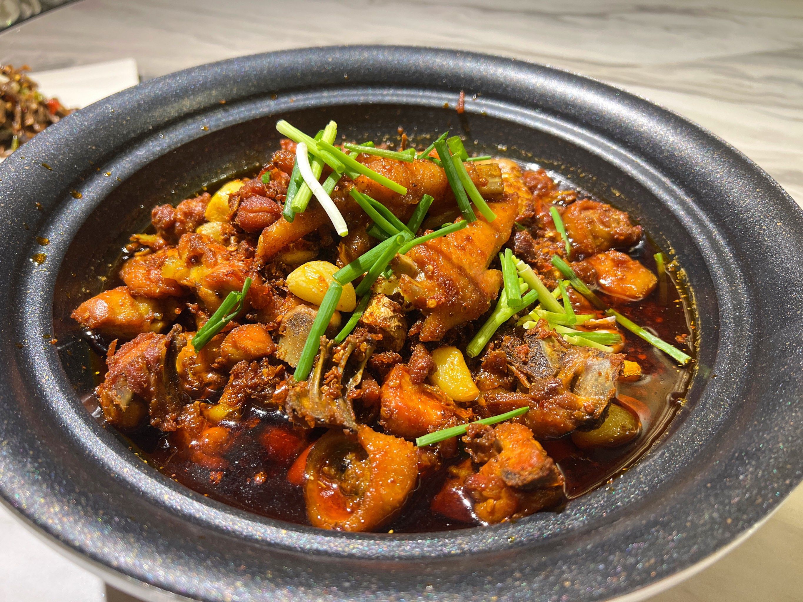 
 说到辣子鸡,龙大哥家的绝对是招牌中的战斗机!