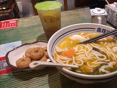 -鑫花溪牛肉米粉(东环大润发店)