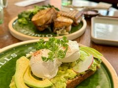 牛油果温泉蛋吐司-O'mills Sourdough Bakery&Bistro(永嘉路店)