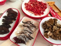 -毛辣果·贵州红酸汤牛肉火锅(西单店)