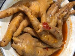 -爆炸头阿姨小四川正宗川味小吃(无任何分店)