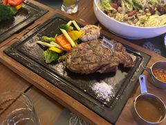 凯撒色拉-Ambra Haus琥珀屋精酿餐厅(宝山店)