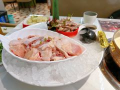 鸡肉-洪氏嗨捞·广东猪肚鸡·椰子鸡火锅(西咸万象城店)