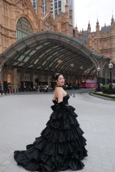 -现代经典婚纱摄影