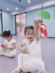 -昕艺尚皇家芭蕾舞蹈中心