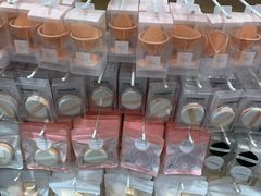 -名创优品(北京新中关购物中心地铁层店)