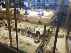 面包甜点陈列柜-啊噗吐呦现场烘焙(麦凯乐店)