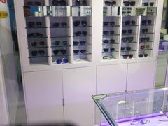 -提一眼镜·蔡司·依视路(小寨店)