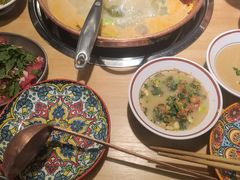 -洱火云南酸菜牛肉火锅(石景山当代商城店)