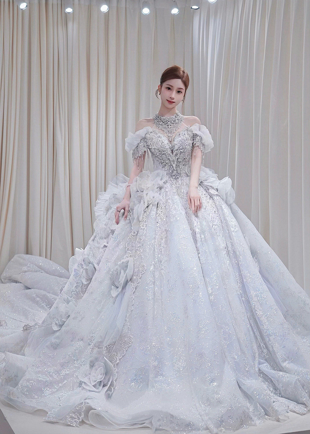 n
分享我的试纱日记👰🏻‍♀️
体验一下女孩子对婚纱