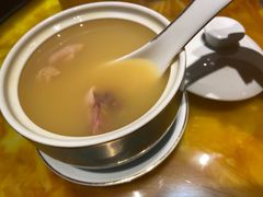 领鲜花胶鸡汤-领鲜天下·焗海鲜·花胶鸡(天目里店)