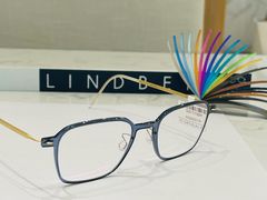-YI OPTICAL 奕镜·蔡司战略合作店(长宁来福士店)