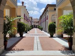 -佛罗伦萨小镇广佛名品奥特莱斯(疏港路店)