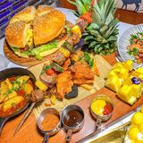 比我头还大的汉堡🍔足足12寸‼️一次性吃到爽