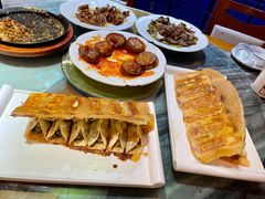特色三鲜猪肉锅贴-大胡同天津菜·海肠捞饭·津门皮皮虾锅贴一绝(西姜井店)