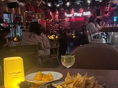 -FOUR PLAY BAR