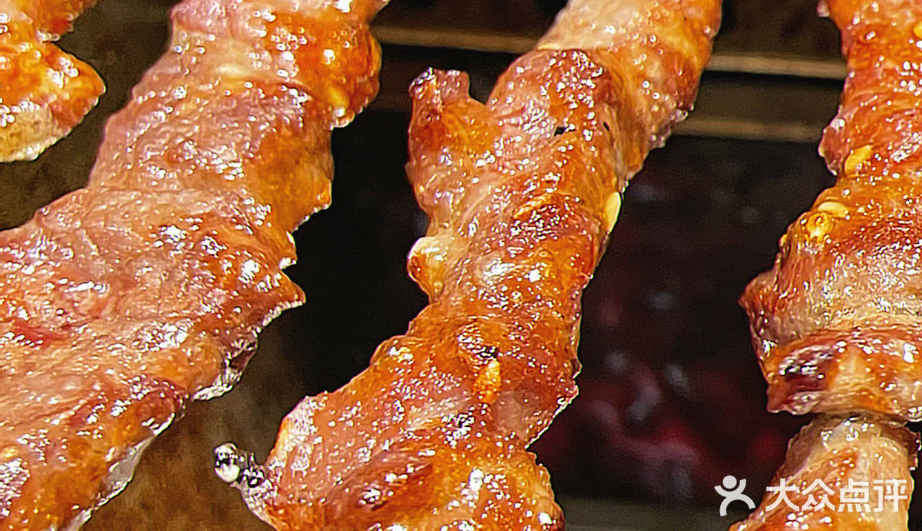 青岛美食牛魔王烧烤可以解放双手的烧烤