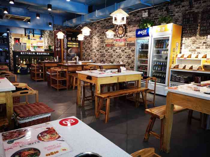 醉耍都成都串串香-"位置很好就在簋街上,花家怡园旁边,店内干.