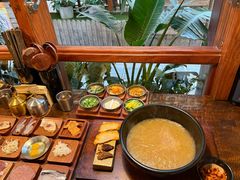 -银米·云南传统过桥米线(双廊黑金冠店)