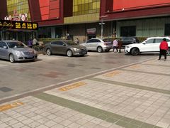 -世纪金源购物中心东区-停车场