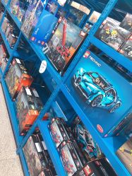 -逝水玩具折扣店