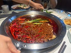 -茅草房·河畔园林火锅