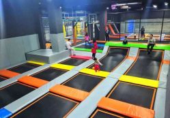 -蹦贝运动中心·蹦床·攀岩·闯关(龙岗店)