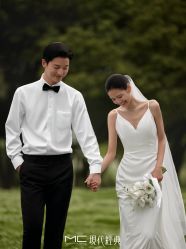 -现代经典婚纱摄影