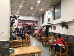 大堂-雷祖芳老妈蹄花店