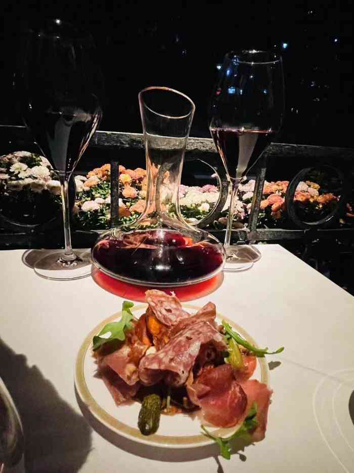 chateau dionne红酒主题西餐厅(建国西路店)-"【环境】这个街角走过