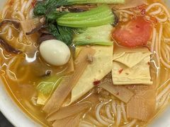 -蒙自源米线大王(东站店)