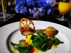 榛果焦糖鹅肝酱拌葱油饼-杭州西子湖四季酒店·金沙厅