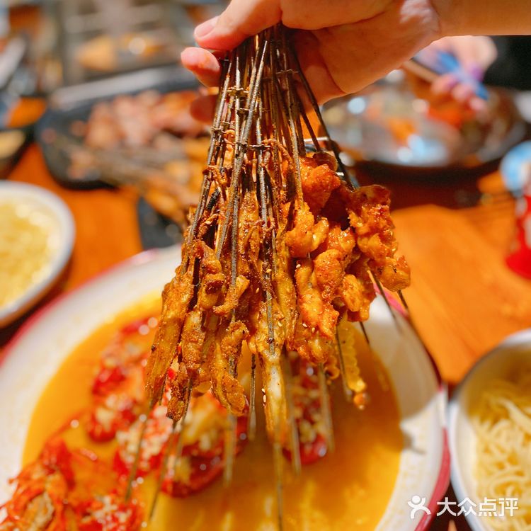 来一口是外皮酥脆，而且羊肉鲜嫩！是我喜欢的味道！