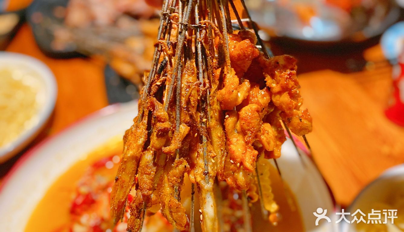 来一口是外皮酥脆,而且羊肉鲜嫩!是我喜欢的味道!