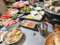 -围炉肉舍•炭烤活鳗•丹东海鲜烤肉(步行街店)