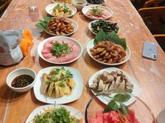 -小草屋轰趴馆别墅派对新场团建家庭聚会