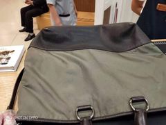 -爱革·洗衣改衣·洗鞋修鞋·洗包修包·奢侈品护理(宝地广场店)