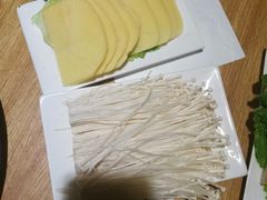 -茸梅路右拐龙虾-农家菜(松江店)
