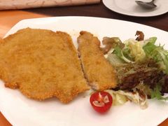 崇明生态猪炸猪排配辣酱油-红房子西菜馆(淮海中路店)