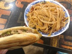 -牡丹广场薛栓子擀面皮大王