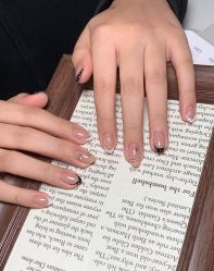 -赢韵美甲美睫瑞士净斑中心