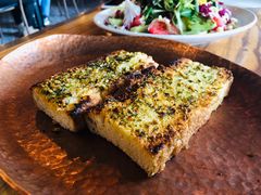 沙拉配蒜香面包片-PIZZA BIANCA(民园店)