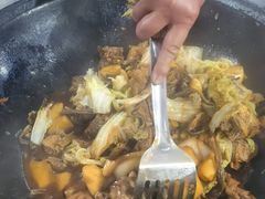-粘豆包柴火铁锅炖
