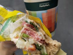 -全家便利店(杭州龙翔桥地铁站店)