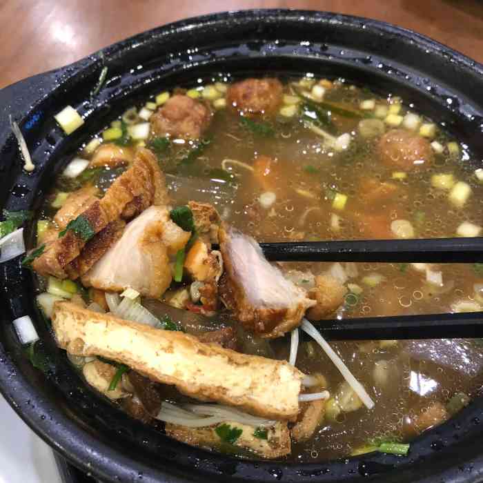 老街坊砂锅店-"无意间在乌审旗发现的一家砂锅坐得满满当.