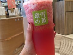 霸气冰淇淋草莓-奈雪的茶(杭州万象城PRO店)