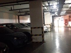 -新世界新丸中心-地下停车场