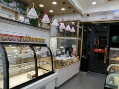 面包甜点陈列柜-华荣西饼屋(榕江店)