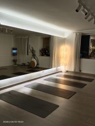 -闺蜜瑜伽·普拉提女性塑形馆