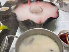 -红鼎豆捞·非遗鲍皇汤火锅(宝丰路店)